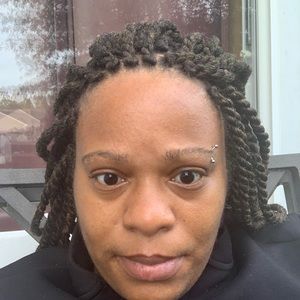 Meet your Posher, Chanel